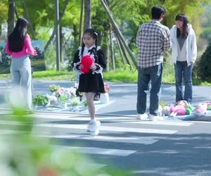 短剧《她位高权重，偏撩我》80集夸克网盘免费畅享观看