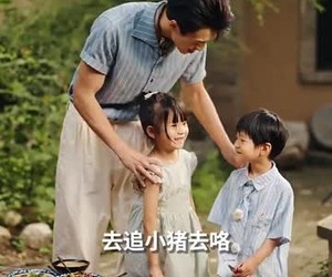 短剧《穿到饥荒年我靠绑定挨骂系统顿顿吃肉》80集夸克网盘免费看全集不付费