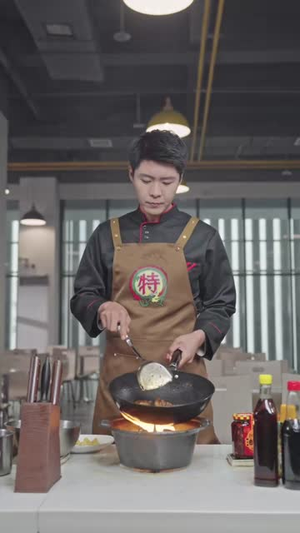 食谱随机刷新，客人馋疯了（174集）终于可以免费看短剧了