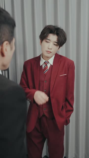 穿越短剧,我靠美女续命(98集) 穿越短剧,我靠美女续命(98集)推荐热门短剧抢先看